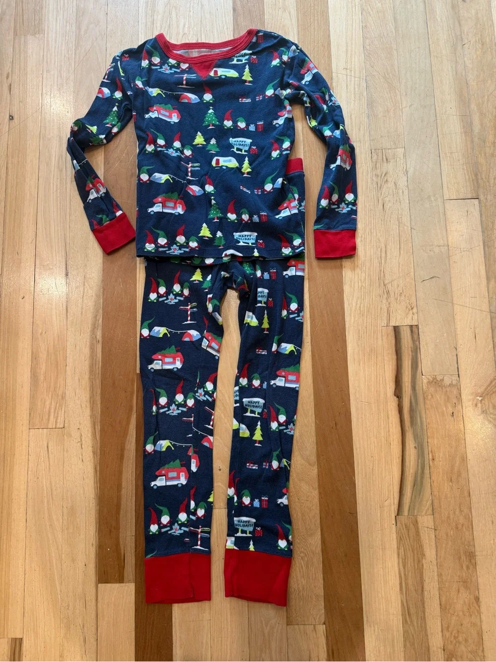 Wondershop Kids Holiday Camper Print Pajama Set in Navy and Red, size 8